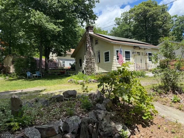 29 Lakeside Rd, West Milford Twp., NJ 07421