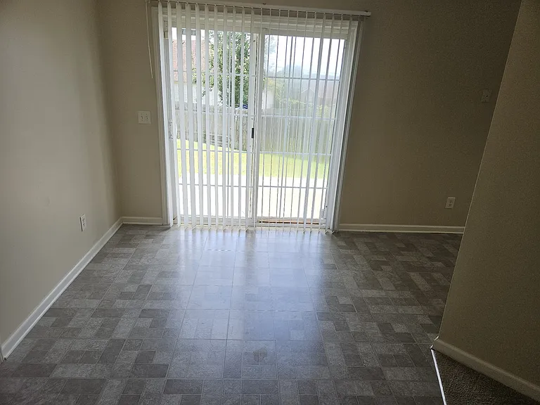 403 Ford Ct — Photo 11