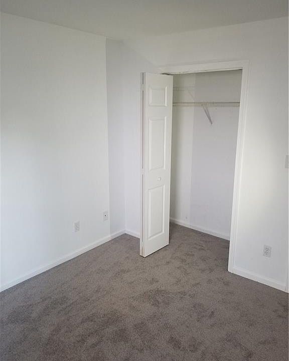 1st image of 210 Quarter Trl APT B
