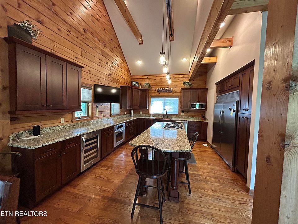 13th image of 150 Red Oak Dr