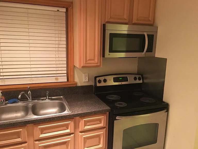26 Bates St NW #A — Photo 3