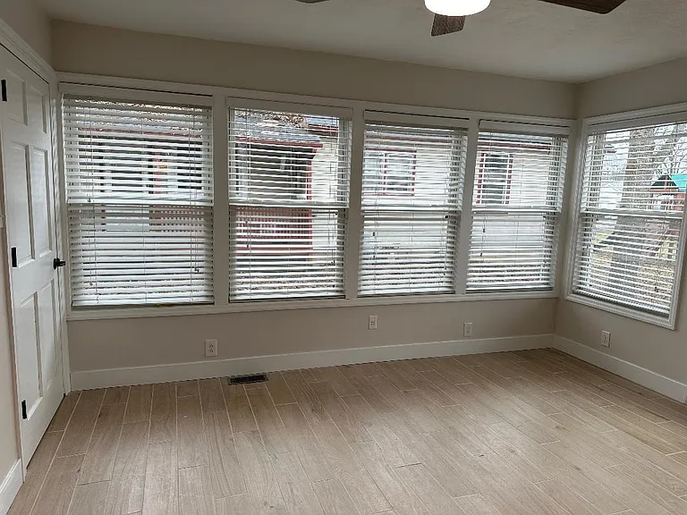 126 E North St — Photo 15