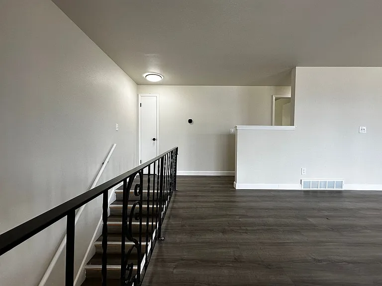 2746 Nicolet Dr — Photo 11