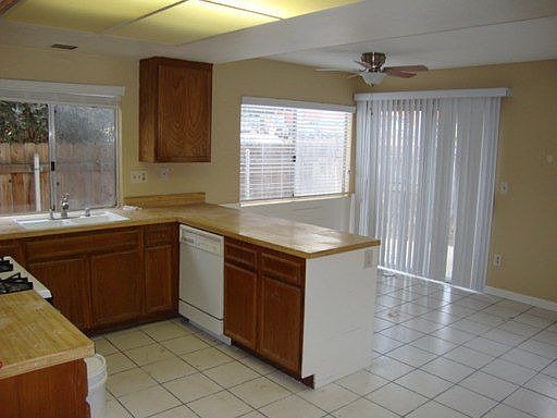 2nd image of 919 Shady Elm Pl