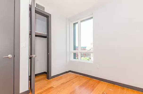 Rented by EXR | media 7