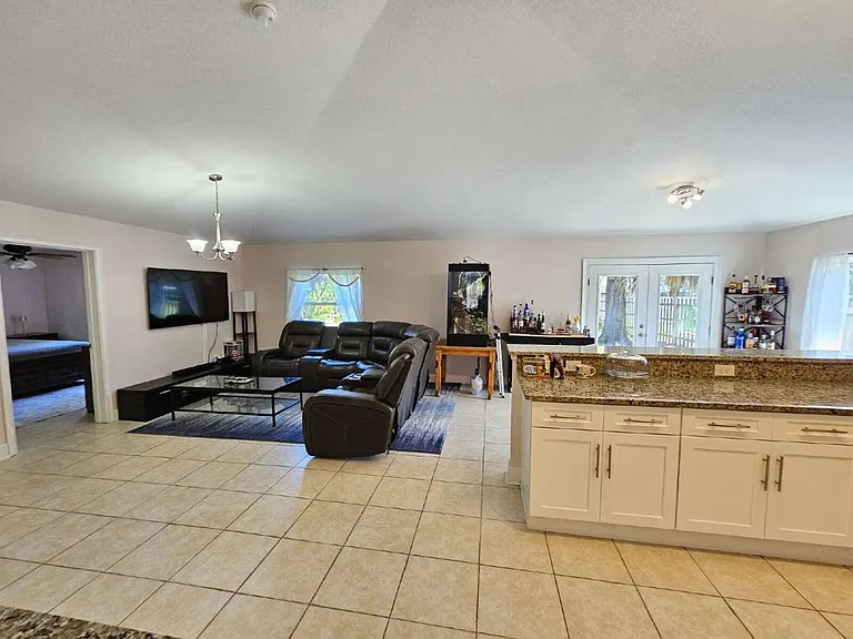 1044 Bernice Rd — Photo 6