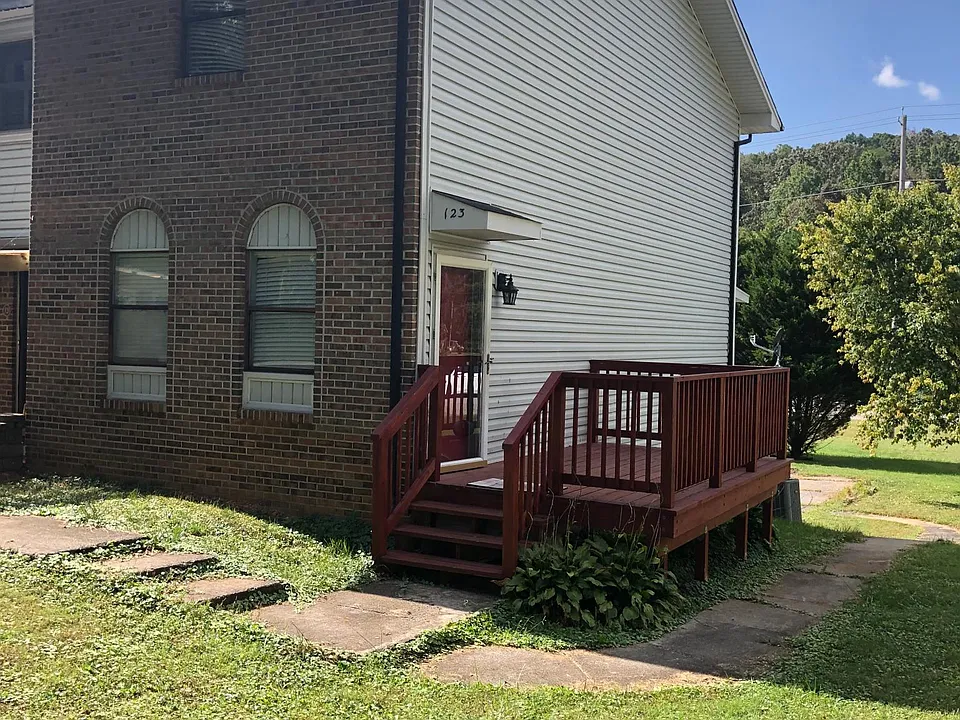 123 Golfcrest Ln