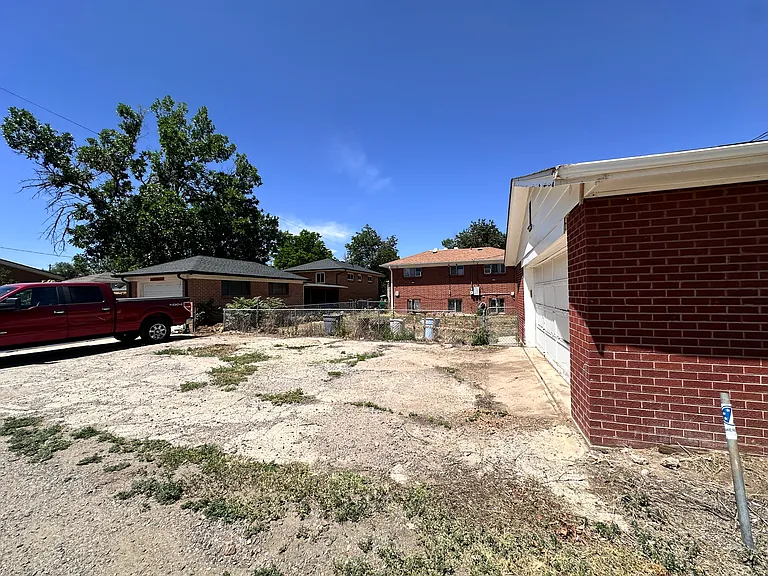 2240 Nome St — Photo 31