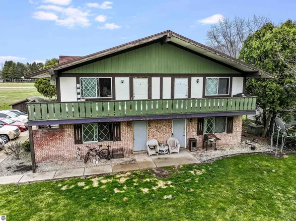 508 Wright St, Breckenridge, MI 48615