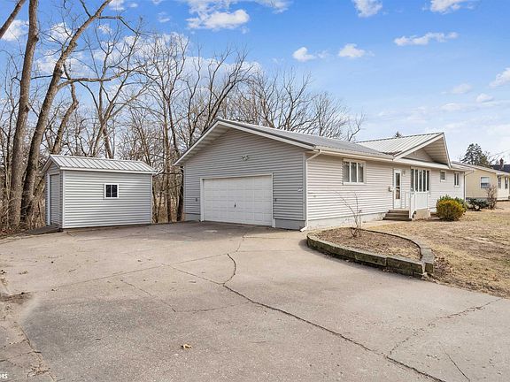 2nd image of 1924 Grube St