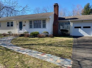 122 Riverside Dr, Hamden, CT 06518