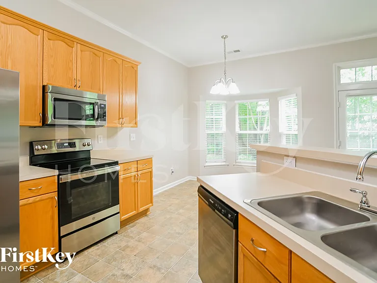 2015 Farmingham Ln — Photo 8