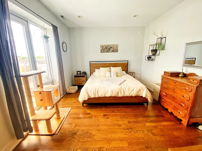 1935 N California Ave #4N — Photo 14