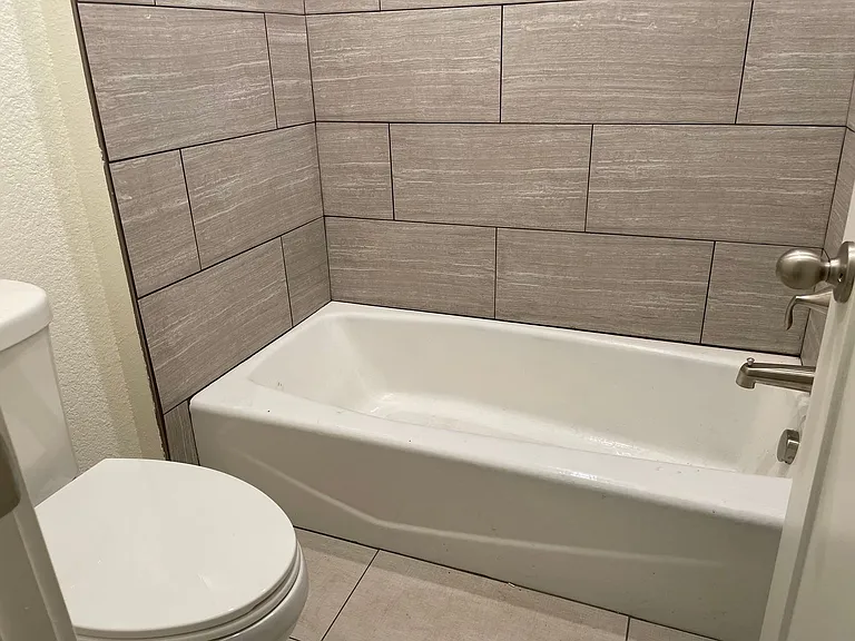 446 Lewis St — Photo 2