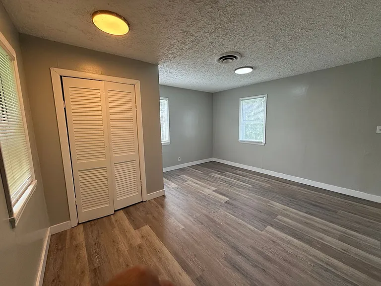 2204 S Vine St — Photo 7
