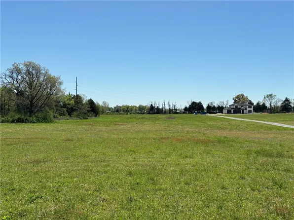 1009 NW Vaughn Rd #4, Bentonville, AR 72713