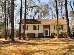 1108 Tanglewood Dr, Cary, NC 27511