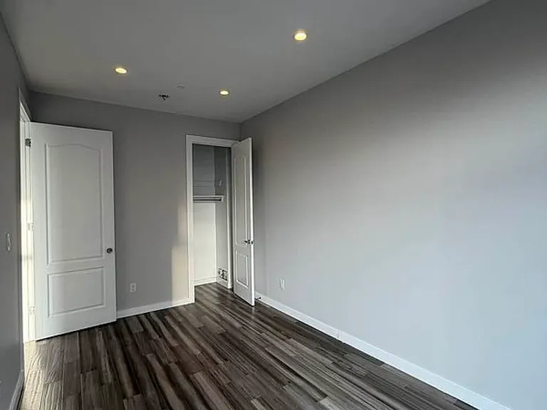 313 52nd St #5L — Photo 8