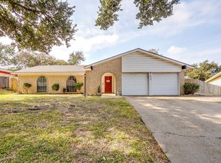 6820 Whitman Ave, Fort Worth, TX 76133