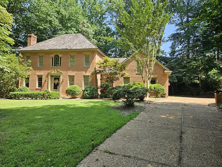 125 Woodmere Ct — Photo 33