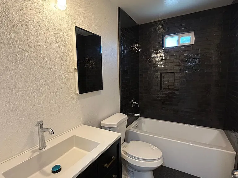 1553 W 58th Pl — Photo 8