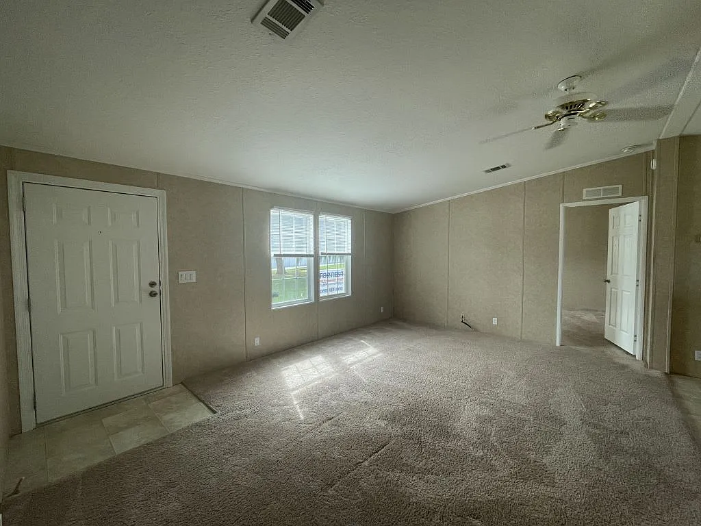 3 bed, 2.0 bath, 1232 sqft, $1,499 — Photo 2