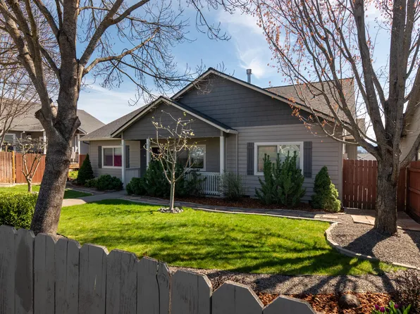 584 Barton Rd, Eagle Pt, OR 97524