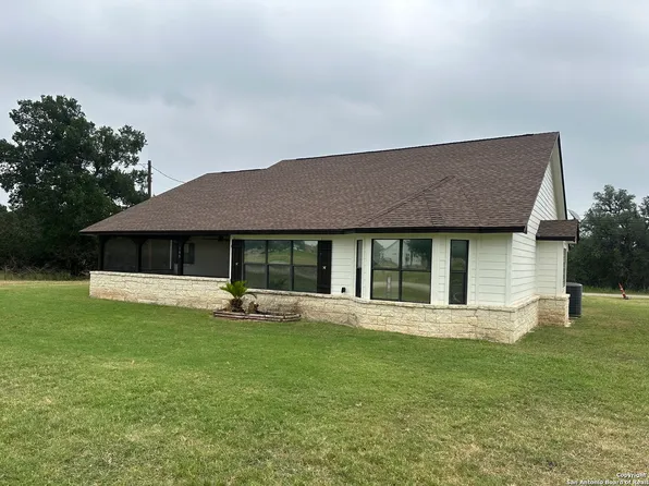 185 Quail Valley Dr, Bandera, TX 78003