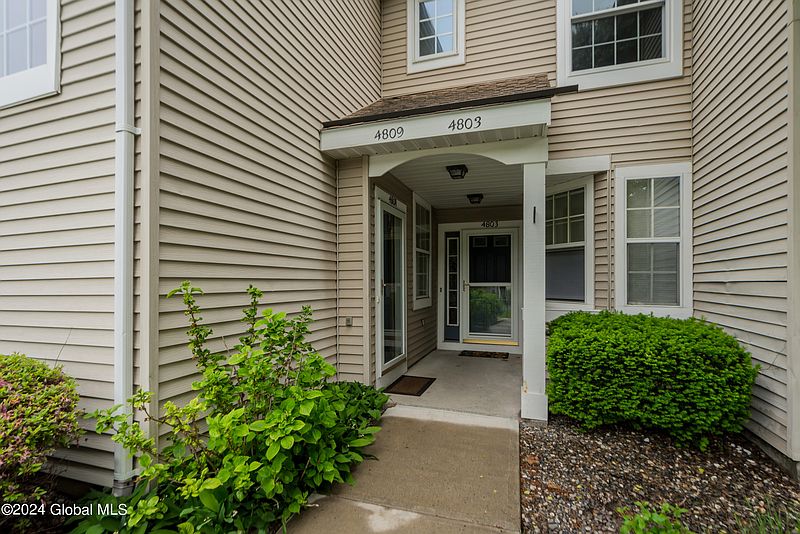 4th image of 4809 Foxwood Drive