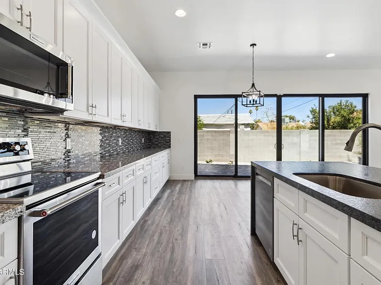 902 W Hazelwood St #B — Photo 8