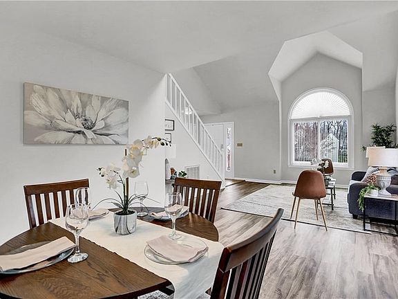 5th image of 105 Boulder Way