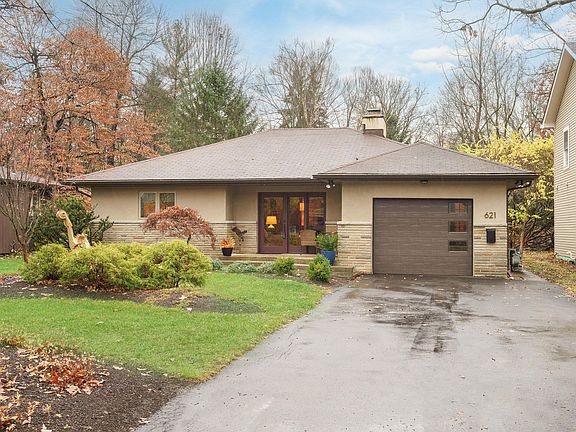 2nd image of 621 Yaronia Dr