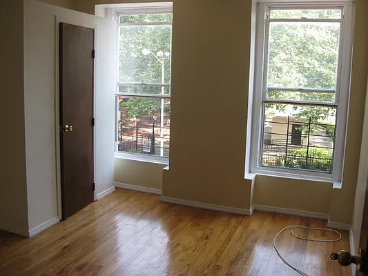 Rented by Windsor Homes Realty Corp | media 59