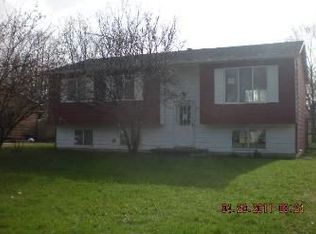 425 White Oak Dr, Perry, MI 48872