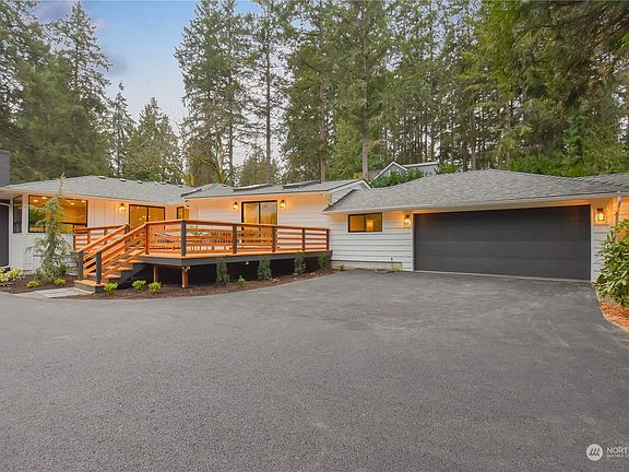 2nd image of 18948 Forest Park Drive NE