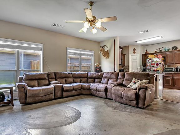 3rd image of 2524 Elkhorn Trl