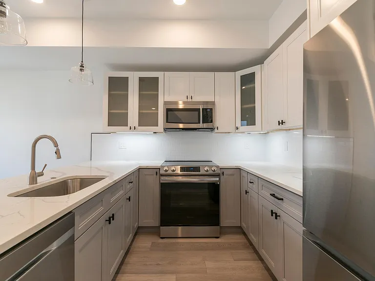 2434 N Mascher St #3 — Photo 4