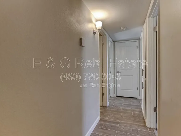 1527 W Huntington Dr — Photo 5