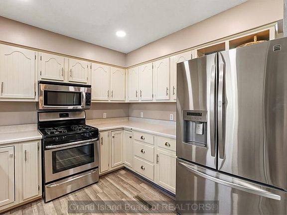 2nd image of 4242 Spur Ln