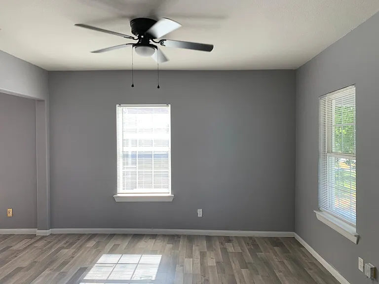 7315 Toland St — Photo 4