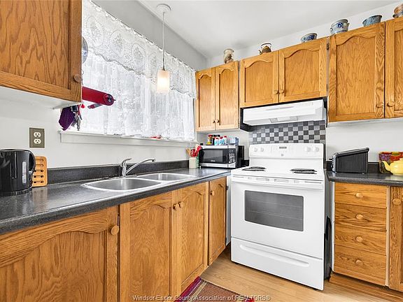 4th image of 5541 Empress St