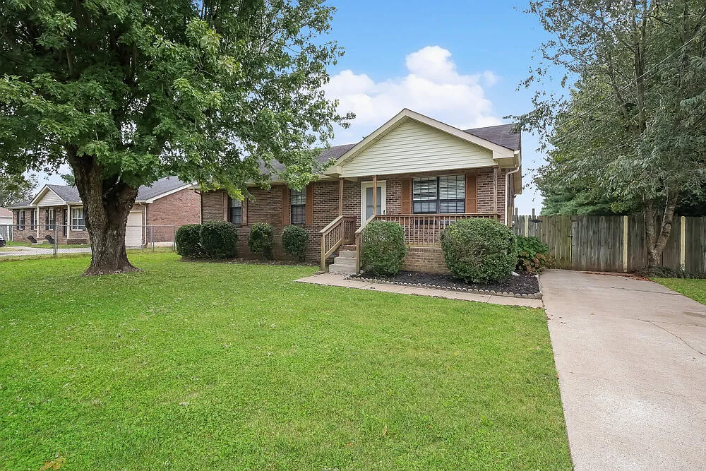 3 bed, 2.0 bath, 1215 sqft, $1,925 — Photo 4