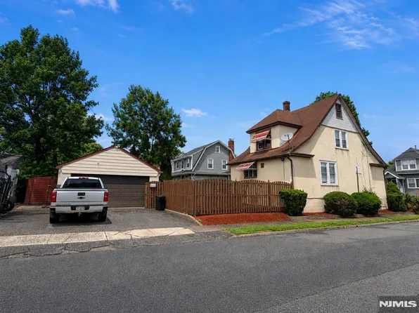 72 Rosedale Ave, Elmwood Park, NJ 07407