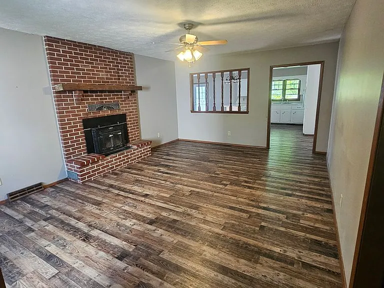 725 W Talmage St — Photo 2