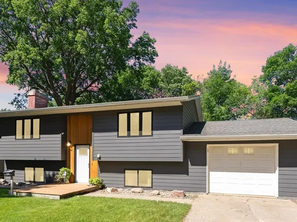 205 N 8th St, Beresford, SD 57004