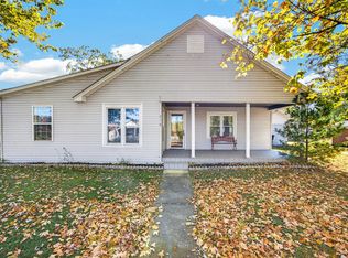 218 E Lake Ave, Celina, TN 38551