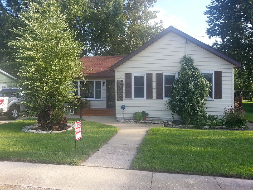 1st image of 555 Lake St