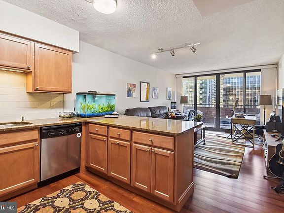 5th image of 1001 N Randolph St APT 514