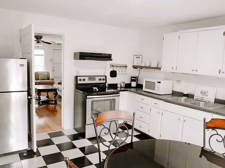 135 Gilbert Ct — Photo 22