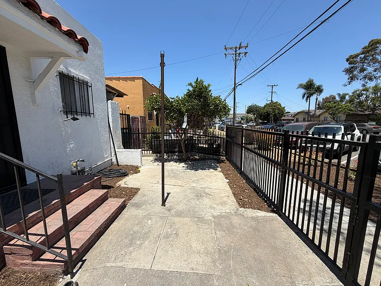 729 Martin Luther King Jr Ave — Photo 3